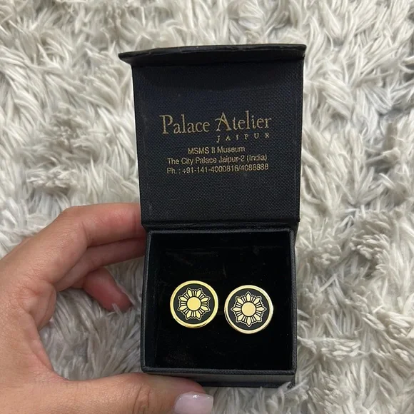 New in Box Vintage Palace Atelier Gold Cuff Links - Picture 1 of 3
